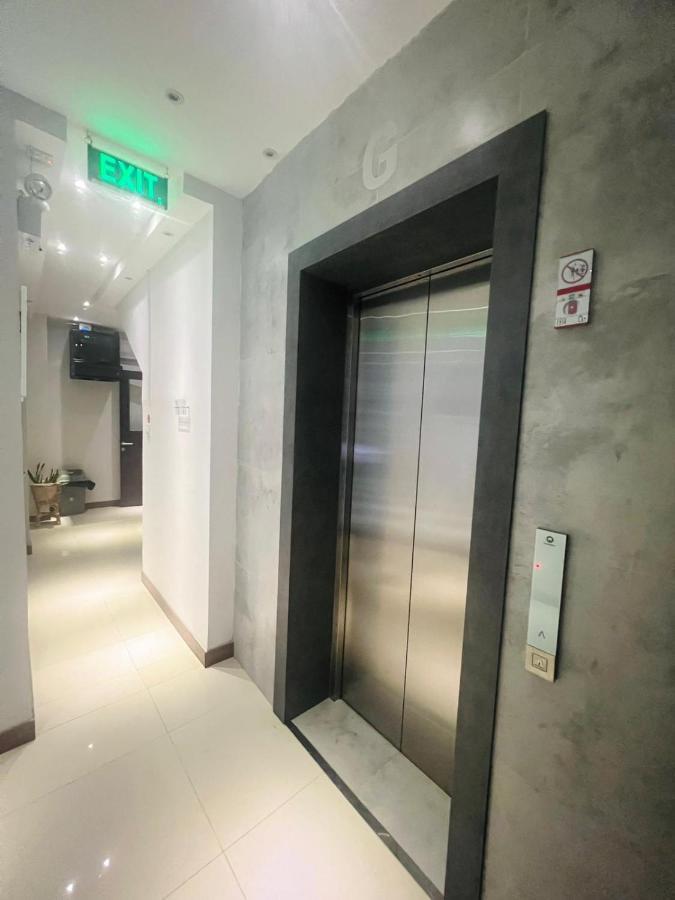 Oxy Suites G-03 At Shop House Meisterstadt Pollux Habibie Batam Kültér fotó